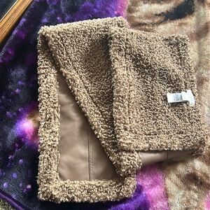 House of Harlow Cozy Brown Textured Scarf 🧣 faux leather curly Sherpa women’s